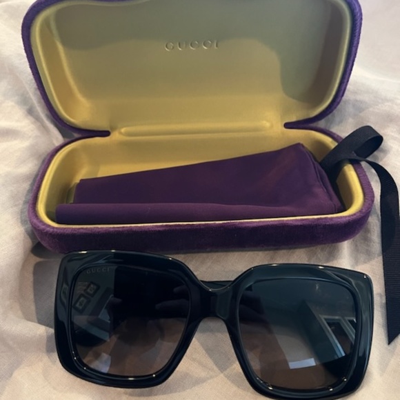 Gucci Wide High Bridge fit - like new